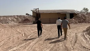 استاد اسدی در کارخانه آجرنسوز کهن سرام