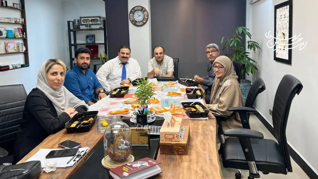 امیرحسین اسدی در نشست‌های ماهانه ناهار کاری با پرسنل دفتر